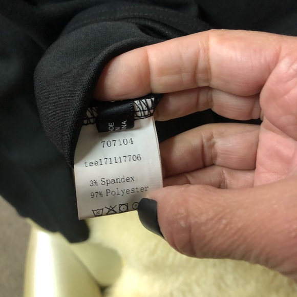 NWOT Black very sleek scalloped neckline blouse - Picture 4 of 6